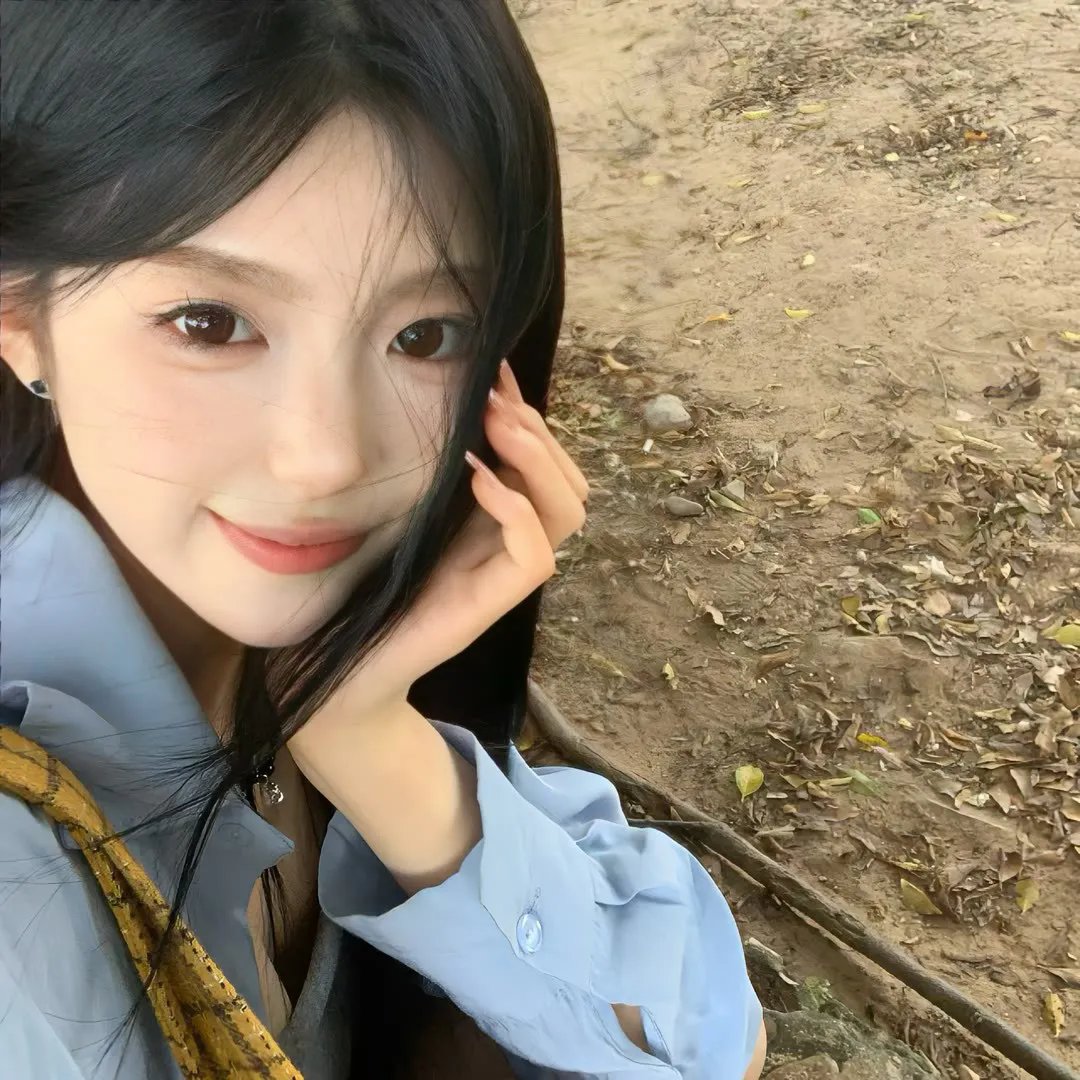 照片的她
